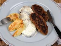 Lammfärsspett med tzatziki och grillad aubergine
